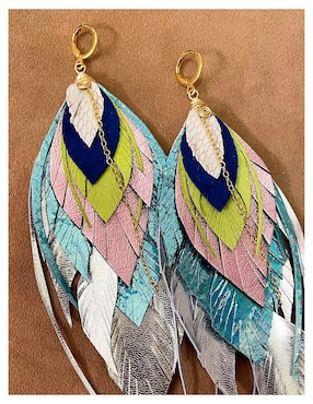 Aretes largos de pluma Vangania 18 k con acabado baño de oro