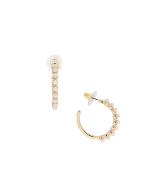 Aretes huggies Map con acabado lustre perla