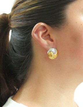 Aretes de círculo Nuvi con acabado brillante