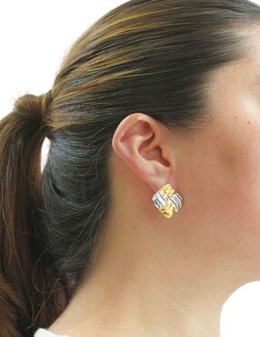 Aretes de rombo Nuvi con acabado brillante