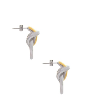 Aretes de nudo Nuvi con acabado brillante
