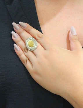 Anillo oval Nuvi brillante