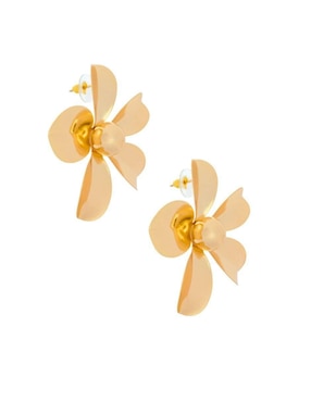 Aretes de flor Nuvi con acabado chapa de oro