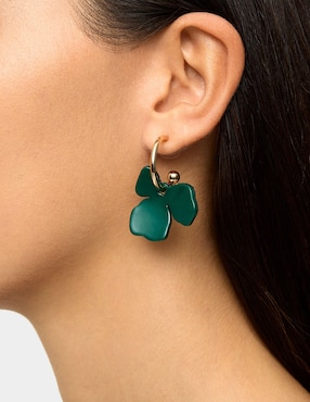 Aretes largos de flor Parfois Funky Harmony con acabado brillante