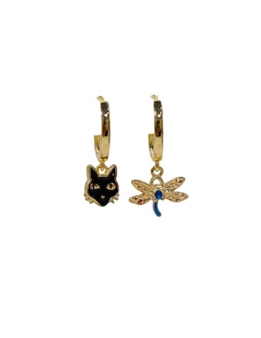Set de aretes Nira Caroline de oro laminado con acabado pulido zirconia cúbica