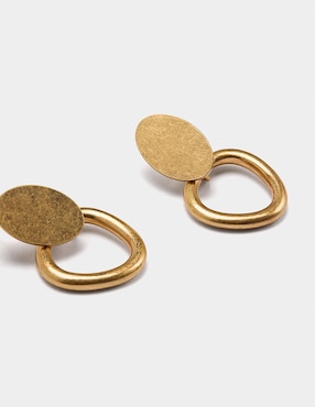 Aretes cortos Parfois con acabado pulido