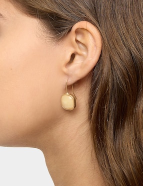 Aretes cortos Parfois con acabado pulido