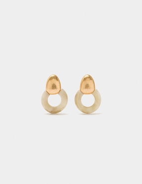 Aretes Parfois Golden Basics Extra con acabado liso perla