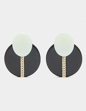 Aretes cortos Parfois con acabado liso