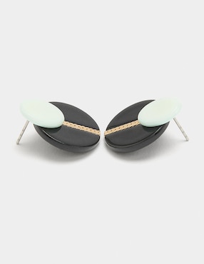 Aretes cortos Parfois con acabado liso