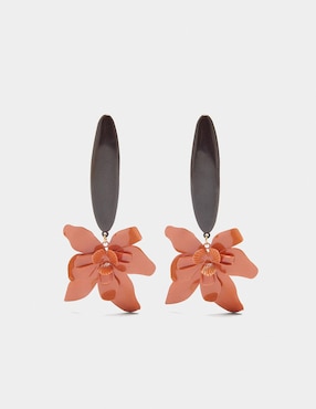 Aretes largos Parfois Amber con acabado pulido