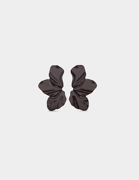 Aretes cortos Parfois Petals con acabado brillante
