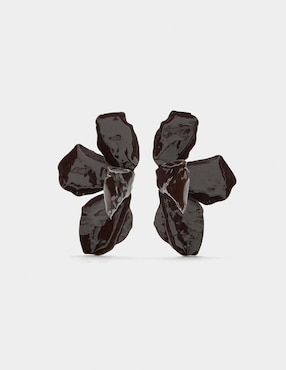 Aretes largos Parfois Petals con acabado brillante