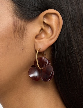 Aretes largos de flor Parfois con acabado brillante