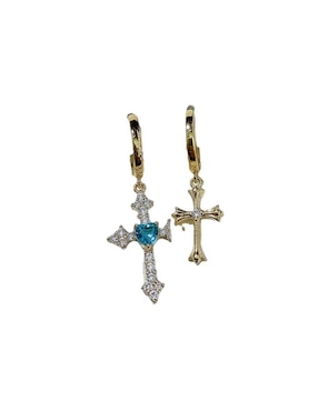 Set de aretes de diferentes formas Nira de oro laminado 10 K con acabado brillante zirconia cúbica
