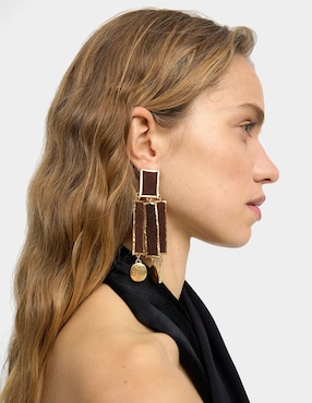 Aretes largos Parfois Trend Extra con acabado martillado