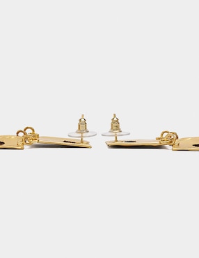 Aretes largos Parfois Trend Extra con acabado martillado