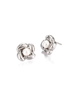 Aretes cortos de flor Lieb con acabado brillante