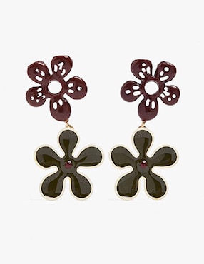 Aretes cortos de flor Parfois Maison Clay con acabado brillante