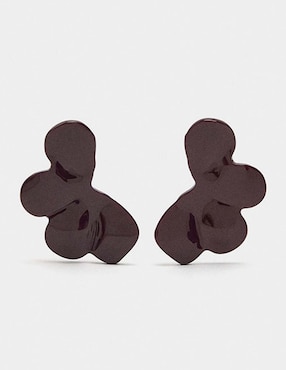 Aretes cortos Parfois Maison Clay con acabado brillante