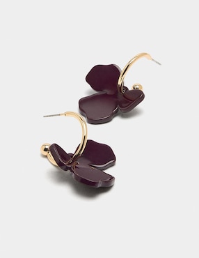 Aretes largos Parfois Maison Clay con acabado brillante