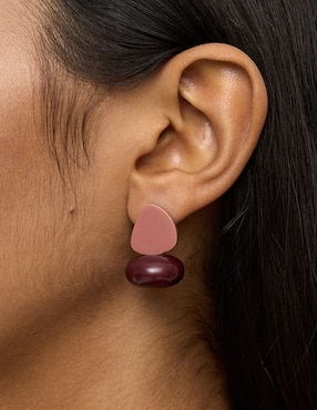 Aretes cortos Parfois Wine & Dine con acabado brillante