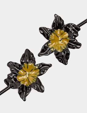 Aretes largos de flor Parfois Amber con acabado texturizado