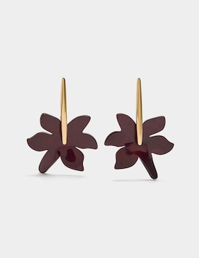 Aretes largos de flor Parfois Maison Clay con acabado brillante