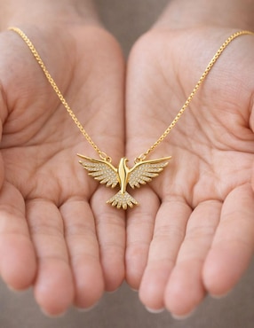 Collar con dije de paloma Yoiko baño de oro 18 k
