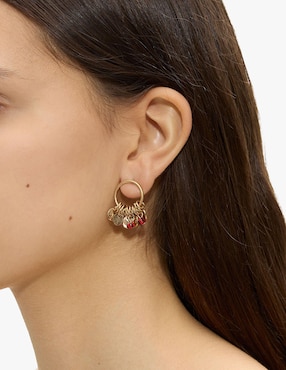 Aretes largos Parfois Charmy con acabado pulido