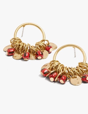 Aretes largos Parfois Charmy con acabado pulido