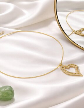 Collar con dije de corazón Yoiko Eteria 18 K