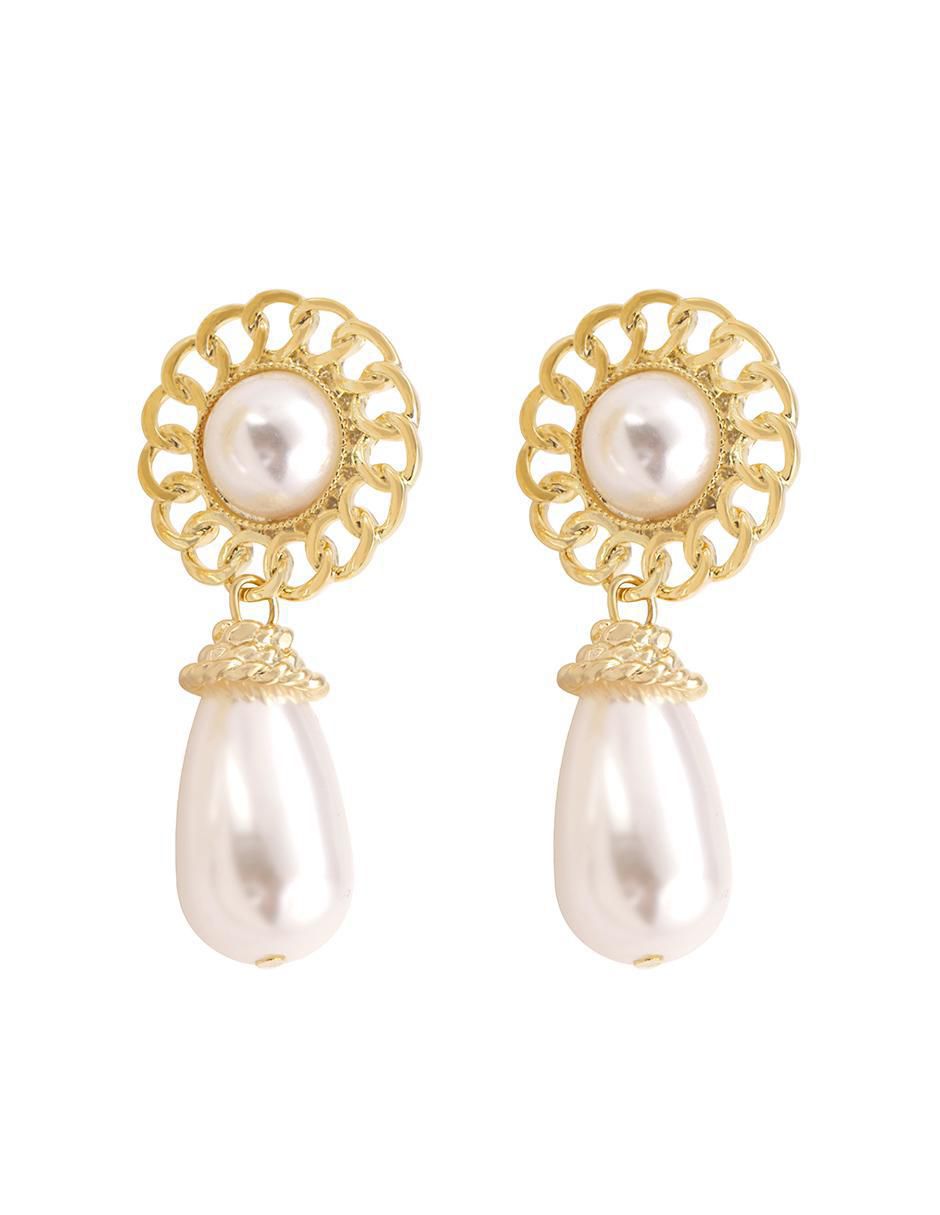 Aretes de flor con acabado baño de oro imitación perla Aretes de flor con acabado baño de oro imitación perla