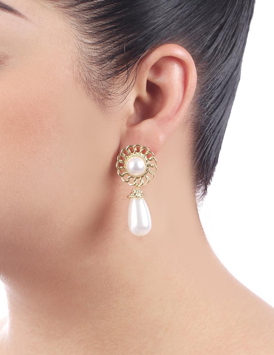 Aretes de flor con acabado baño de oro imitación perla 3
