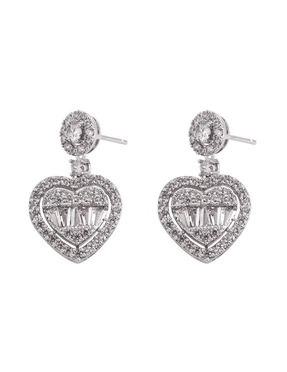 Aretes de corazón con acabado baño rodio zirconia