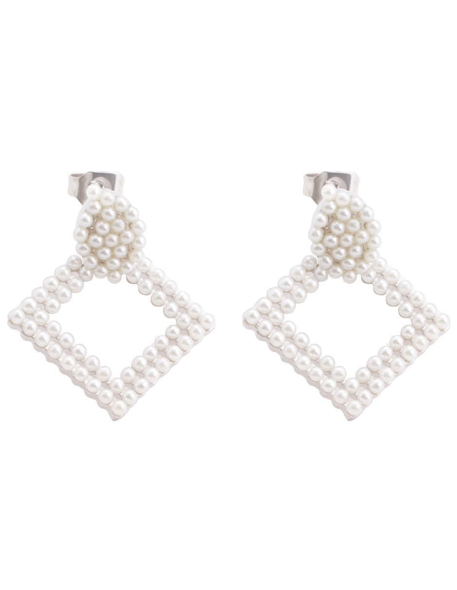 Aretes con acabado baño rodio imitación perla Aretes con acabado baño rodio imitación perla