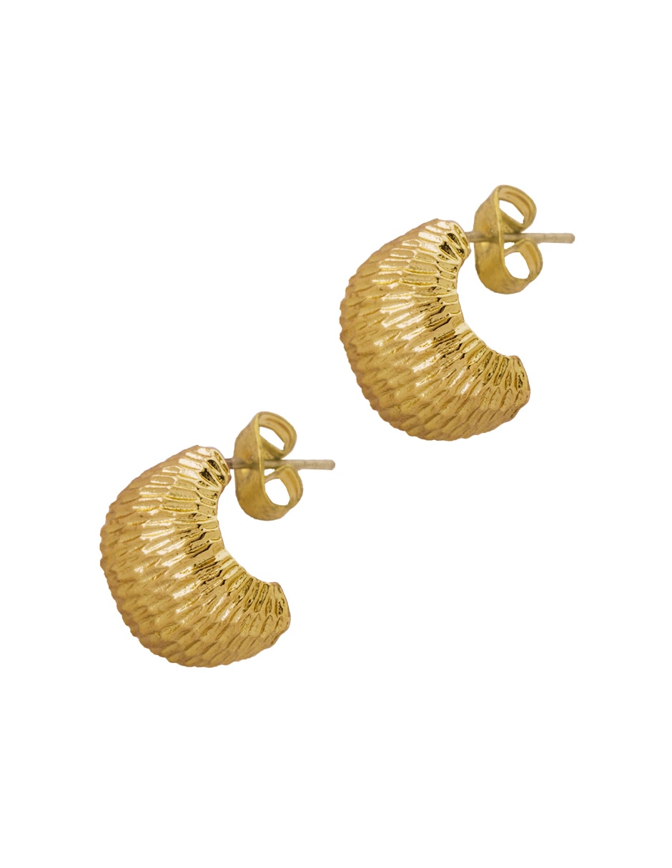 Aretes cuadrados con acabado chapa de oro 2