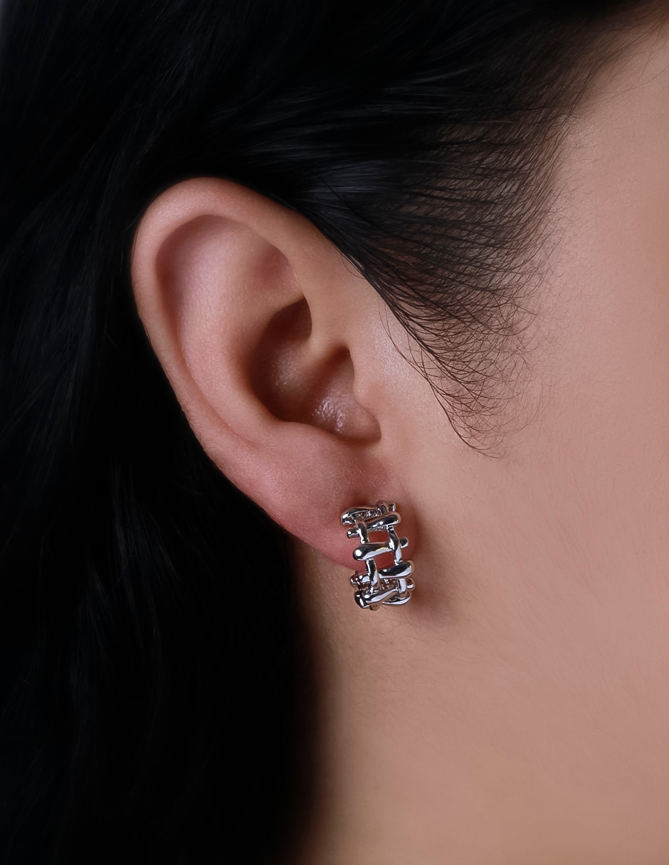 Aretes redondos con acabado baño rodio 4