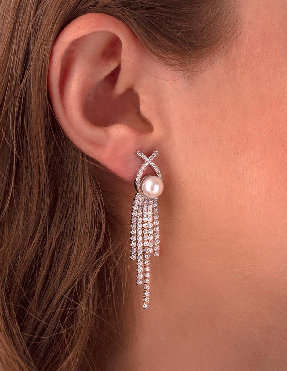 Aretes con acabado plateado perla 2