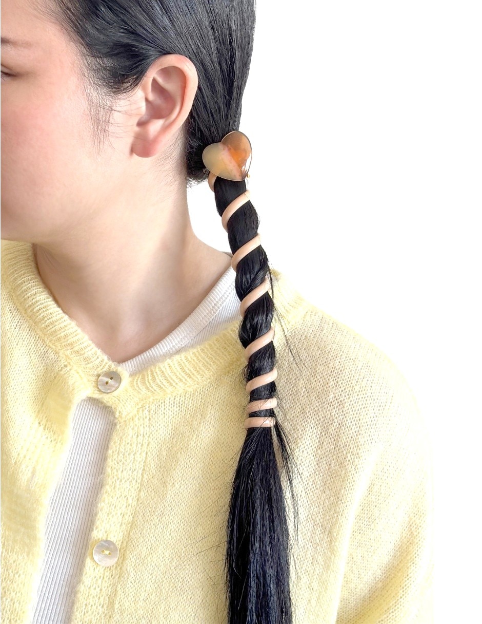 Broche para cabello con acabado brillante 3