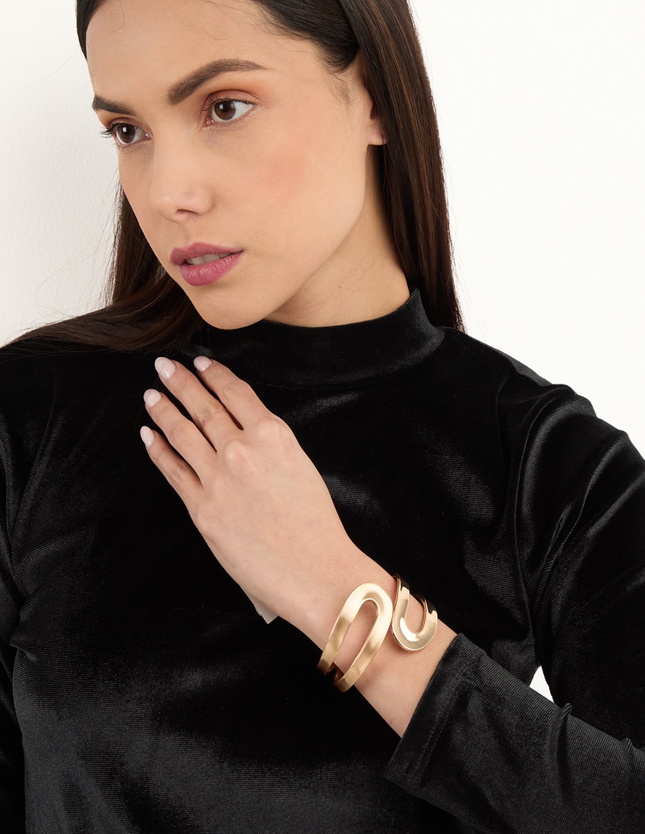 Pulsera con acabado brillante