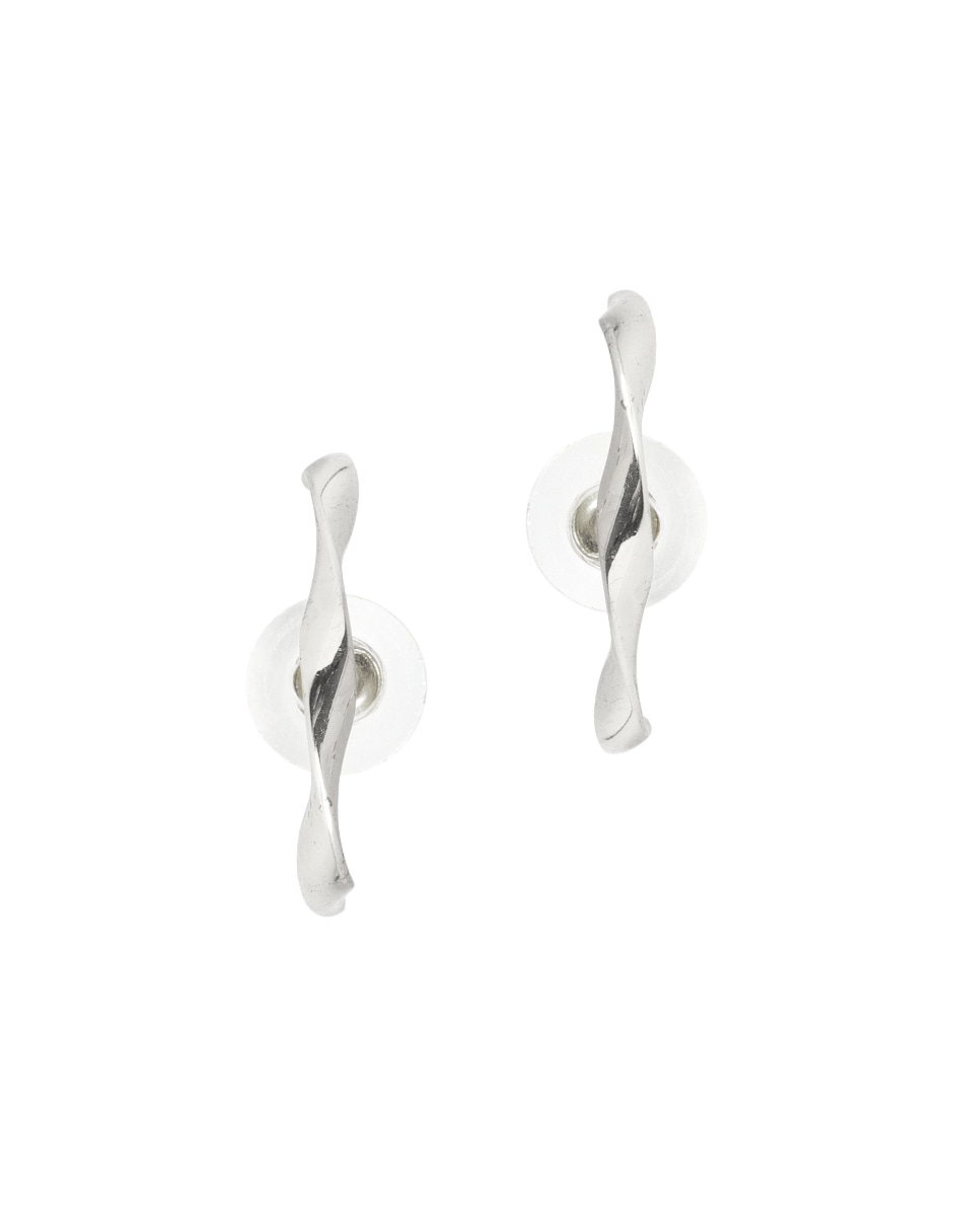 Aretes de media luna con acabado martillado