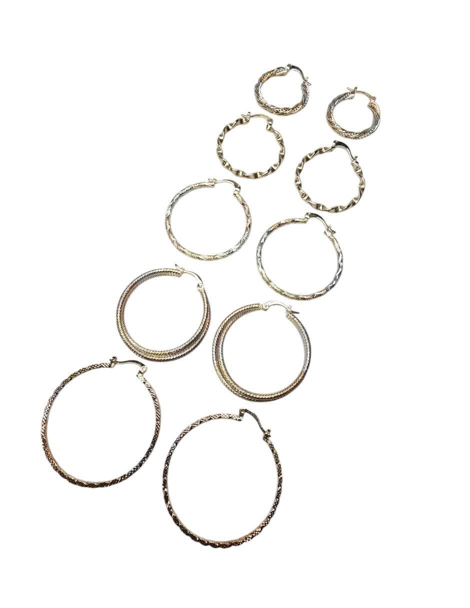 Set de aretes redondos con acabado brillante Set de aretes redondos con acabado brillante