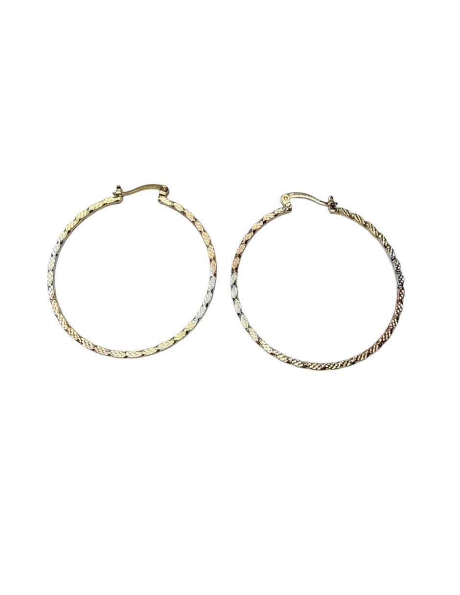 Set de aretes redondos con acabado brillante 3