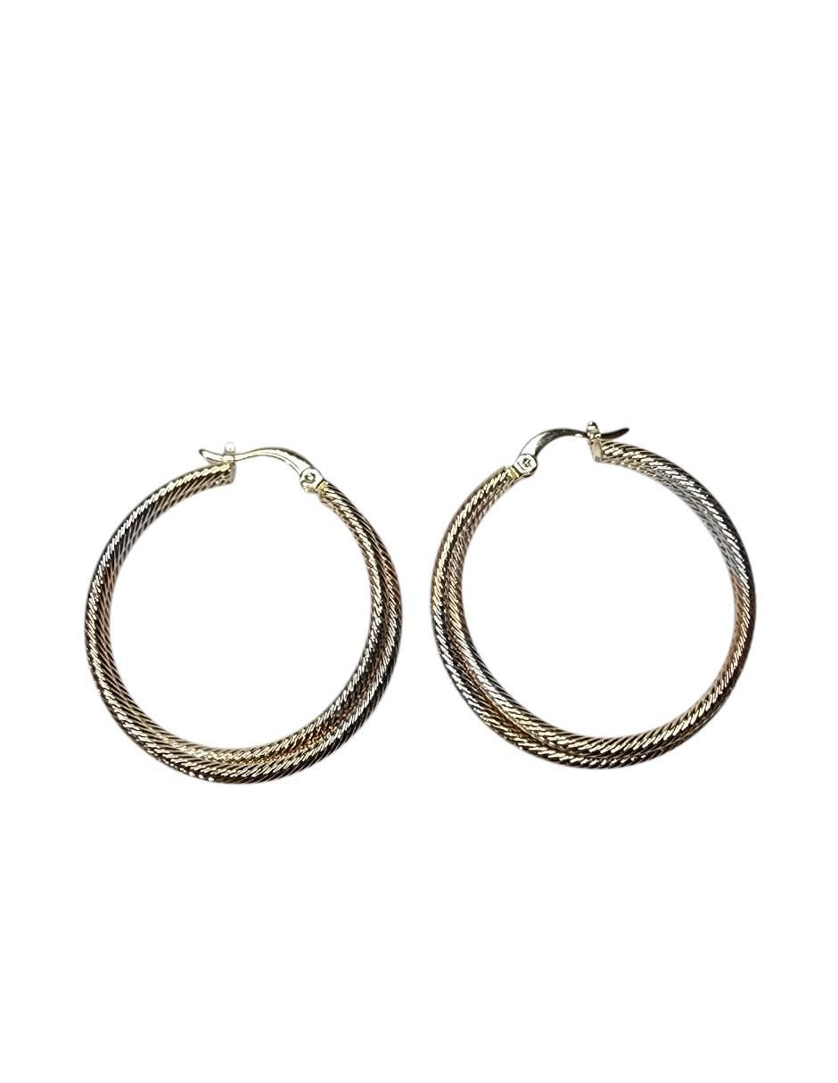 Set de aretes redondos con acabado brillante 4
