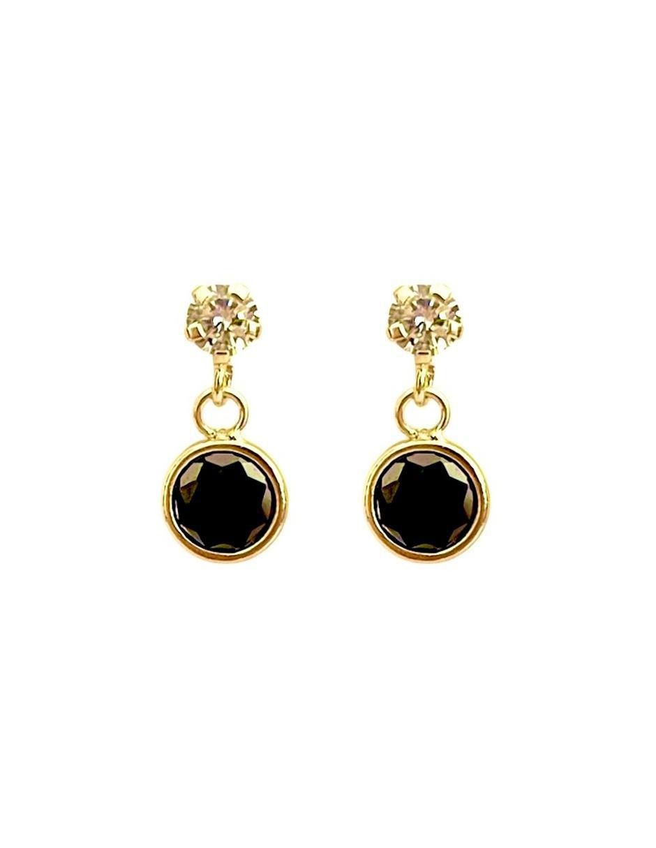Aretes redondos de oro con acabado brillante zirconia