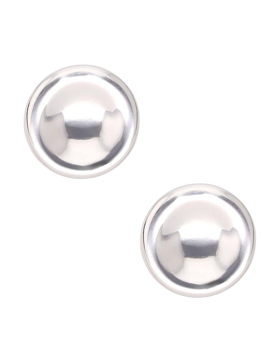 Aretes cortos con acabado pulido