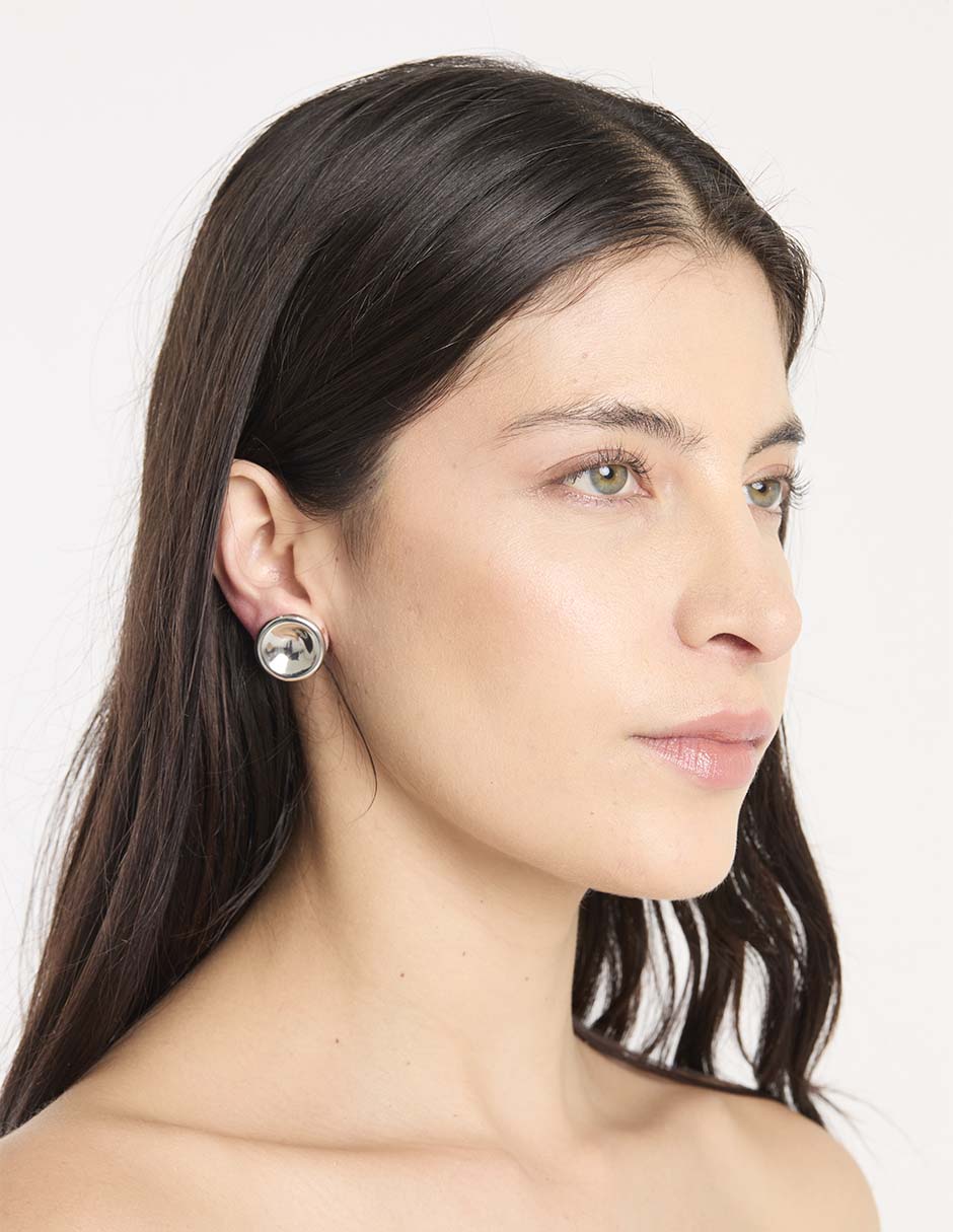 Aretes cortos con acabado pulido 4