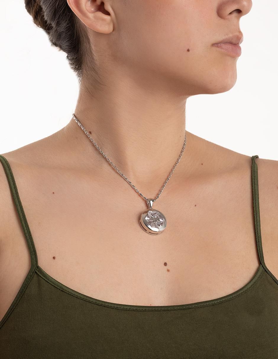 Collar con dije 2