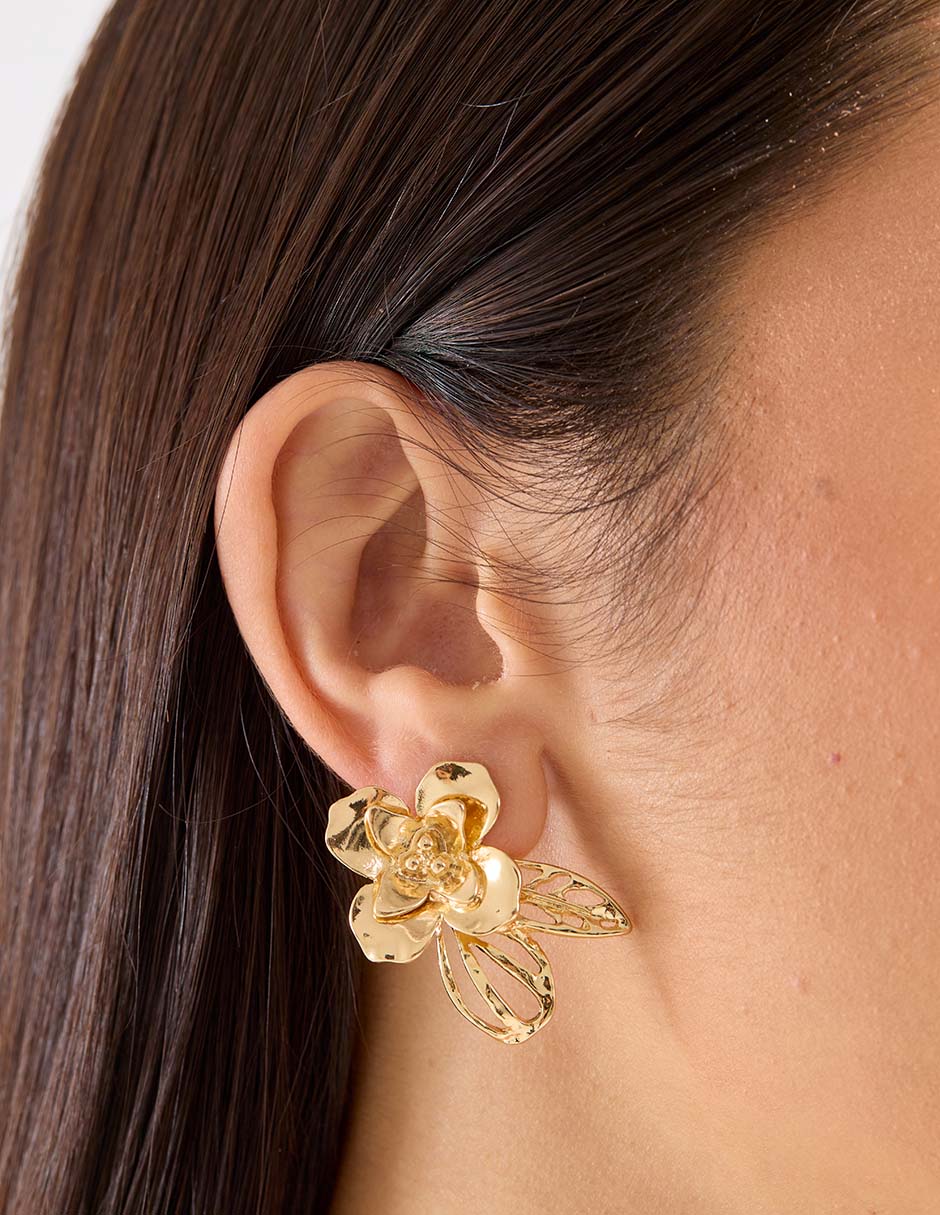 Aretes de flor con acabado brillante 4